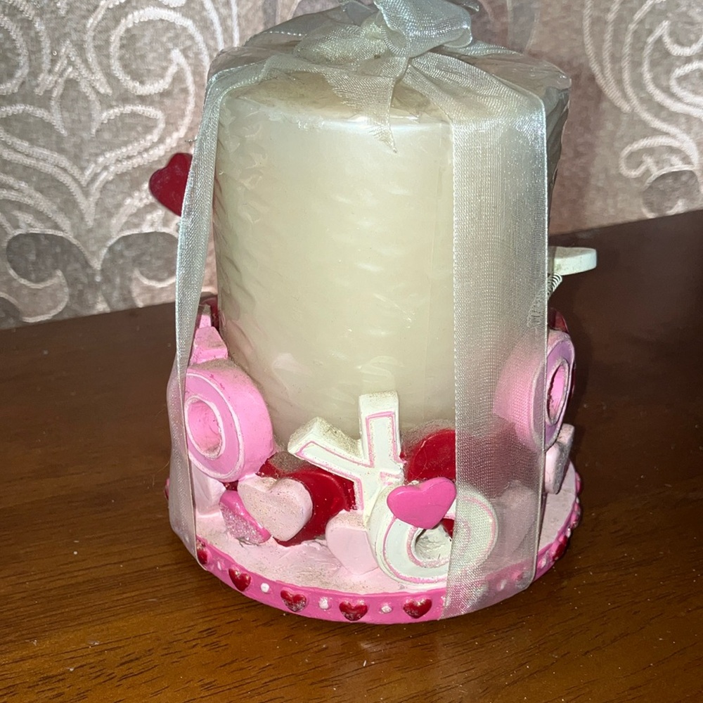 FREE with bundle purchase 2 or more Pink and White Party candle